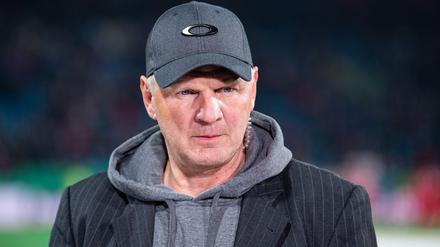 Stefan Effenberg legt Manuel Neuer eine baldige Entscheidung über dessen Zukunft nahe.