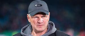 Stefan Effenberg legt Manuel Neuer eine baldige Entscheidung über dessen Zukunft nahe.