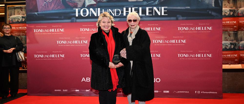 Die Schauspielerinnen Margarethe Tiesel (l) und Christine Ostermayer bei der Filmpremiere