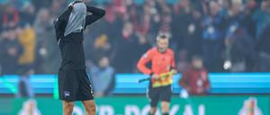 Gustav Christensen hätte sich am liebsten versteckt. Der Däne verschuldete kurz vor Schluss den Elfmeter, der Hertha ins Aus beförderte.