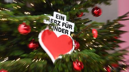 Die Organistation  "Ein Herz für Kinder" gibt es seit mehr als 45 Jahren. (Archivbild)