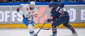 Sven Andrighetto (l.) nutzt mit den ZSC Lions die Fehler der Eisbären konsequent aus.