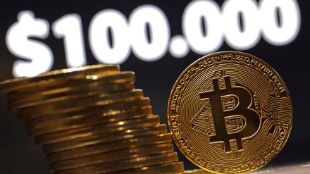 Bitcoin: Die digitale Währung knackte zum ersten Mal die Marke von 100.000 Dollar.