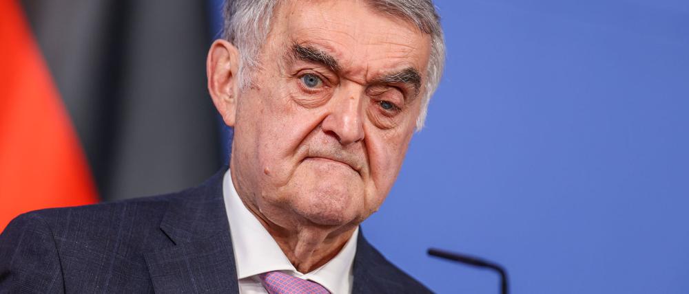 Der Innenminister von Nordrhein-Westfalen, Herbert Reul (CDU), fordert seit langem mehr Befugnisse für Sicherheitsbehörden.