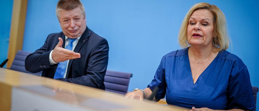 Bundesinnenministerin Nancy Faeser (SPD) will das Amt des Präsidenten des Bundesamtes für Verfassungsschutz zeitnah neu vergeben.