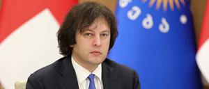 Auf diesem von der Partei Georgischer Traum veröffentlichten Foto nimmt der georgische Ministerpräsident Irakli Kobachidse an einer Sitzung zur Diskussion über einen Präsidentschaftskandidaten teil. 