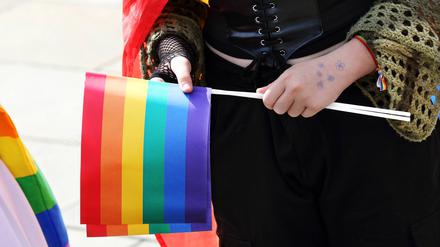 Am 19. Januar findet der FLINTA* March in Berlin statt, bei dem die Legalisierung von Schwangerschaftsabbrüchen, der stärkere Schutz von trans Menschen und Strategien zur Bekämpfung geschlechtsspezifischer Gewalt gefordert werden.