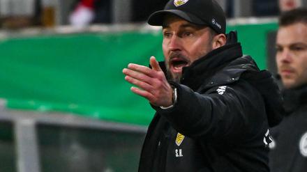Auch er spürt die hohe Belastung für den VfB: Trainer Sebastian Hoeneß.