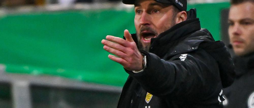 Auch er spürt die hohe Belastung für den VfB: Trainer Sebastian Hoeneß.