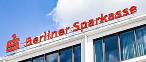 Die Berliner Sparkasse hat etwa 1,6 Millionen Kunden in der Region und ist Teil der Sparkassen-Finanzgruppe.