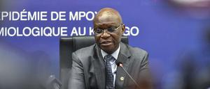 Kongos Gesundheitsminister Roger Kamba spricht bei einer Pressekonferenz. 