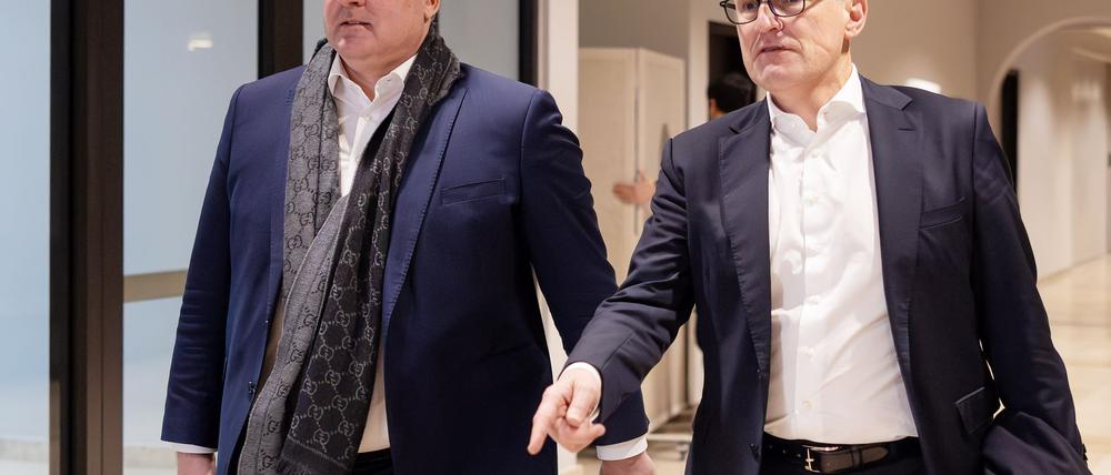Jan-Christian Dreesen (r) vom FC Bayern München begrüßt den Deal.