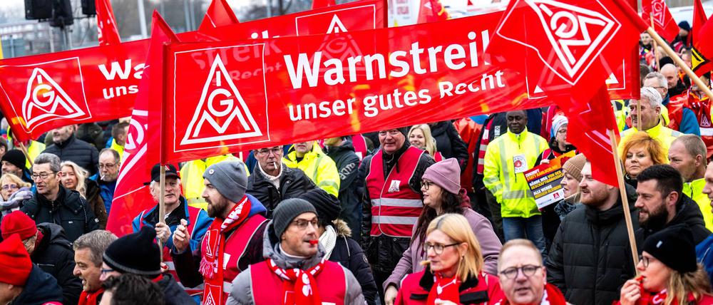 Bereits am vergangenen Montag waren bei VW fast 100.000 Mitarbeiter an neun Standorten in den Warnstreik getreten