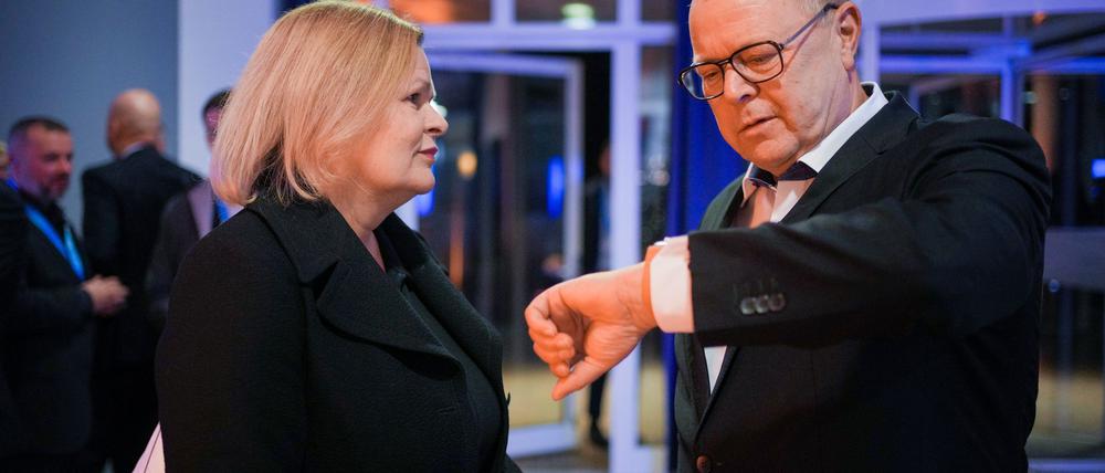 Bundesinnenministerin Nancy Faeser (SPD) möchte vor allem über schon vorliegende Gesetzentwürfe diskutieren, anstatt „Scheindebatten“ zur Asylpolitik zu führen.