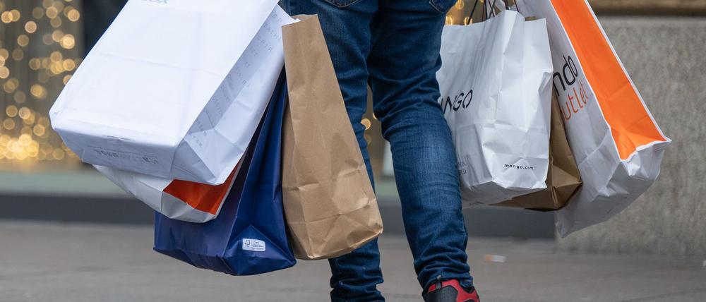 Großeinkauf vor Weihnachten: Nur eine Minderheit ist bereit, für nachhaltige Geschenke deutlich mehr zu bezahlen.