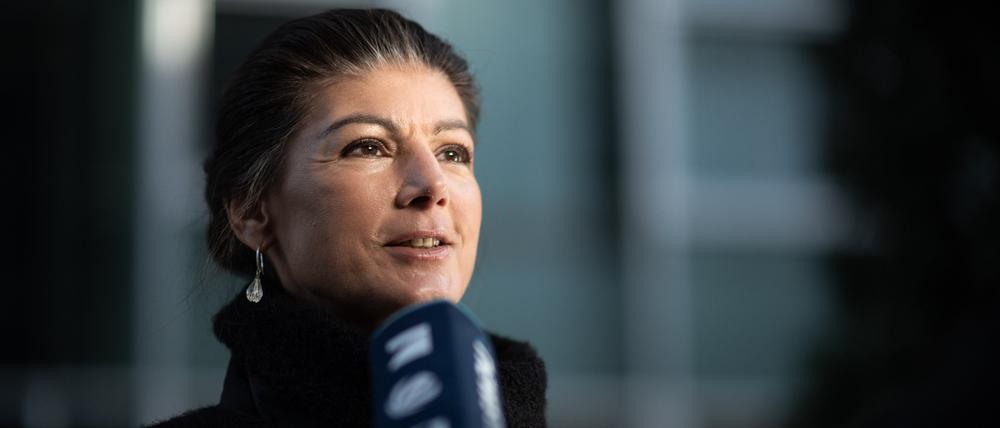 Parteichefin Sahra Wagenknecht gibt ein Interview.