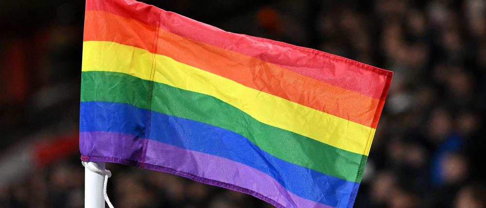 Eine Regenbogenflagge