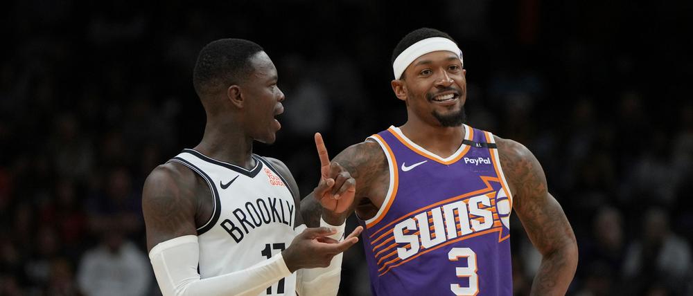 Dennis Schröder (l) und die Brooklyn Nets sollen 2025 in China spielen.