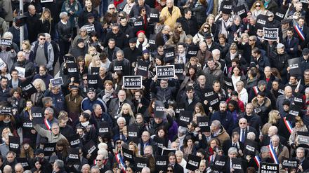 Unter dem Motto „Je suis Charlie“ drückten zahlreiche Menschen nach dem Anschlag auf das Satiremagazin ihre Solidarität aus, hier eine Demonstration in Nizza am 10. Januar 2015.