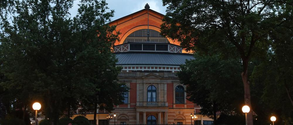 Den öffentlichen Haushalten geht es schlecht - die Bayreuther Festspiele müssen deshalb sparen. (Archivbild)