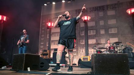 Der Band „Feine Sahne Fischfilet“ sind Gitarren geklaut worden. (Archivbild)