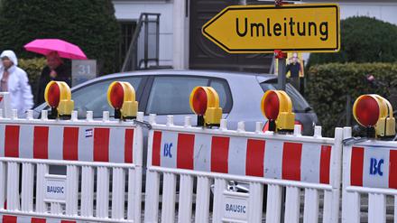 Vollgesperrte Straße (Symbolbild).