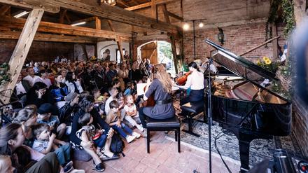 Das Kammermusik-Festival „Fliessen“ findet im Rahmen der Brandenburgischen Sommerkonzerte statt. 