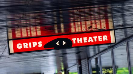 Die Leuchtschrift kann bleiben: Die Kürzungen für der Grips Theater werden wohl zurückgenommen. 