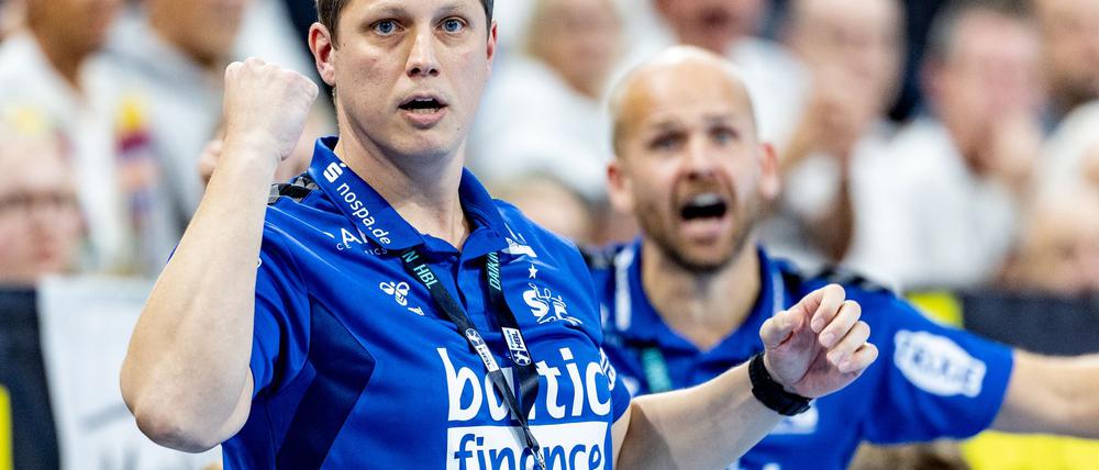 Trainer Nicolej Krickau und die SG Flensburg-Handewitt feierten einen klaren Heimsieg.