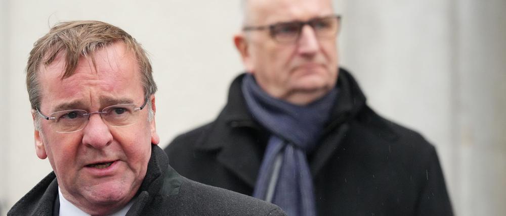 Boris Pistorius und Dietmar Woidke beim Einsatzführungskommando