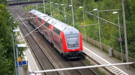 SPD und Grüne wollen mehr Leistung für ein teureres Deutschlandticket. 