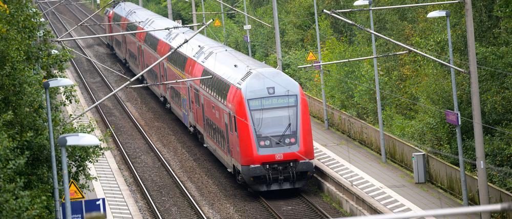 SPD und Grüne wollen mehr Leistung für ein teureres Deutschlandticket. 