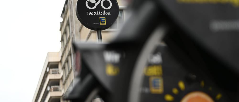Das öffentliche Fahrradleihsystem in Berlin, das derzeit das Unternehmen Nextbike betreibt, soll erhalten bleiben. (Archivbild)