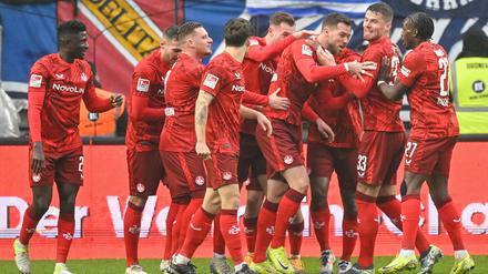 Der 1. FC Kaiserslautern hat das Zweitliga-Spiel gegen den Karlsruher SC klar für sich entschieden.