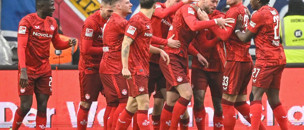Der 1. FC Kaiserslautern hat das Zweitliga-Spiel gegen den Karlsruher SC klar für sich entschieden.