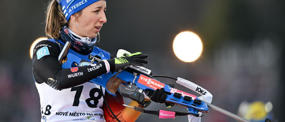 Franziska Preuß beendet den Sprint wieder unter den Top Ten.