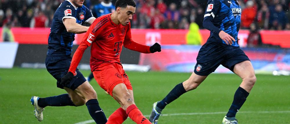 Jamal Musiala bei seinem zweiten Tor gegen Heidenheim. 