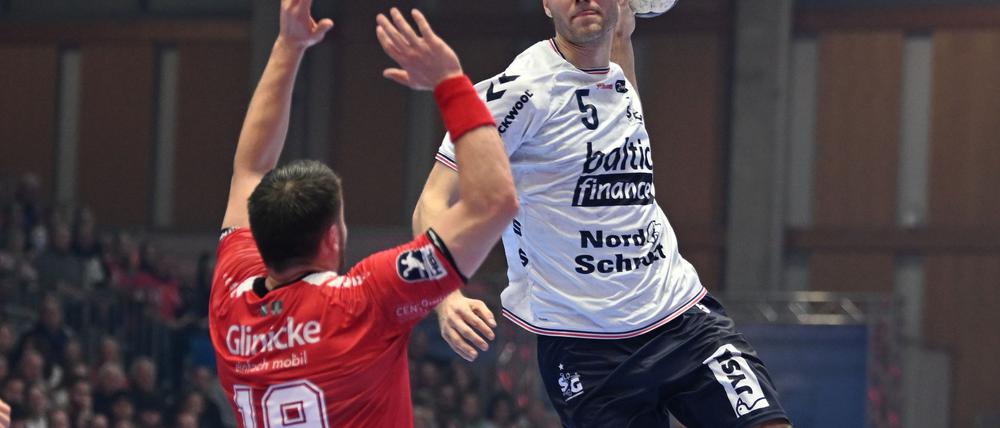 Die MT Melsungen hat die Tabellenführung durch einen Derby-Sieg in Wetzlar zurückerobert.