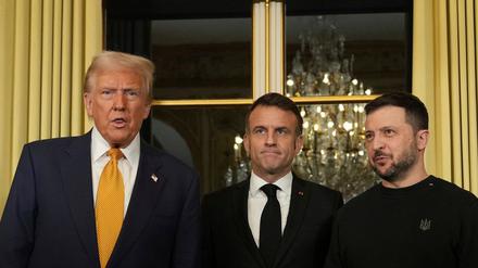 Trump nutzte seine erste Auslandsreise seit dem Wahlsieg für Gespräche zur Ukraine. 