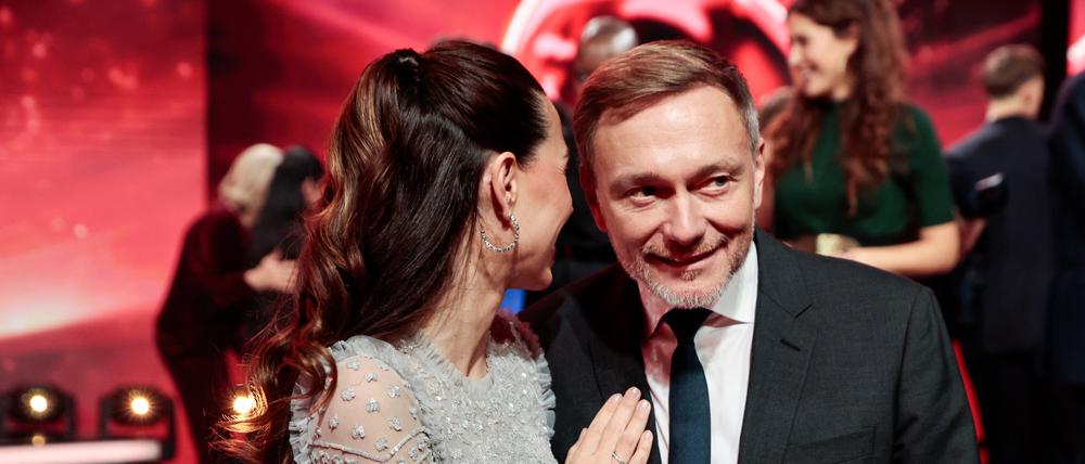 Christian Lindner, Bundesvorsitzender der FDP, und Ehefrau Franca Lehfeldt bei der Spendengala „Ein Herz für Kinder“.