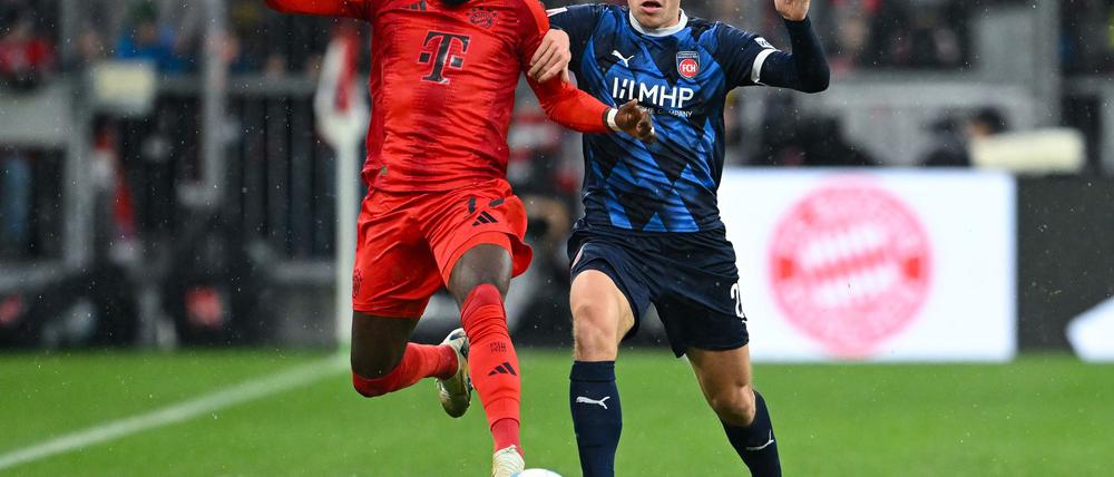 Spielte trotz Verletzung durch: Bayern-Profi Alphonso Davies (links).