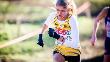 Konstanze Klosterhalfen gewann bei der Cross-EM in Antalya Silber.