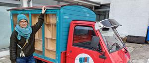 Mit seiner Ape verteilt der Verein Büchertisch Bücher an Kinder und Jugendliche. Doch für die Reparatur des Fahrzeugs braucht der Verein Spenden.