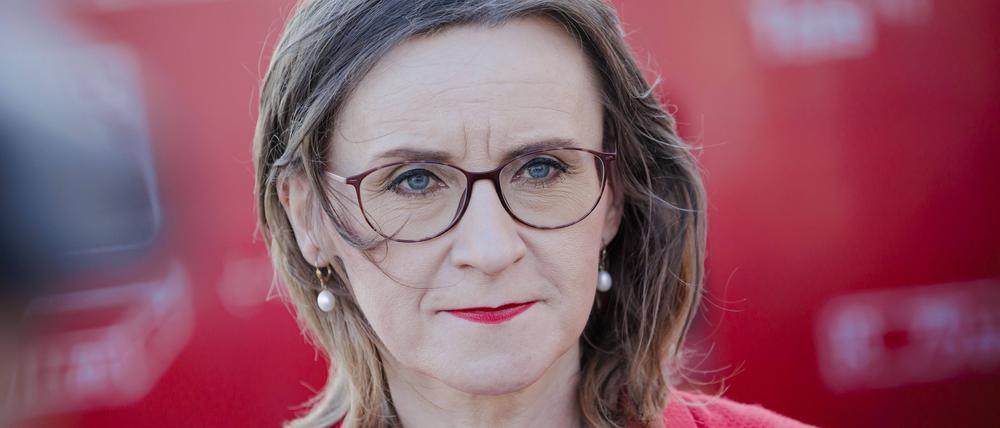 Sigrid Nikutta, Vorstandsvorsitzende von DB Cargo, steht vor harten Entscheidungen.
