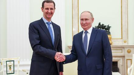 Assad und Putin bei einem Treffen im Sommer 2024.