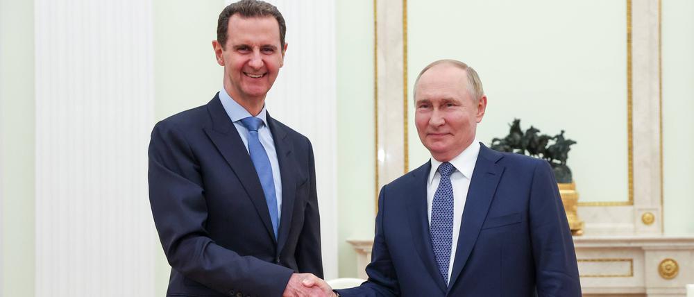 Assad und Putin bei einem Treffen im Sommer 2024.