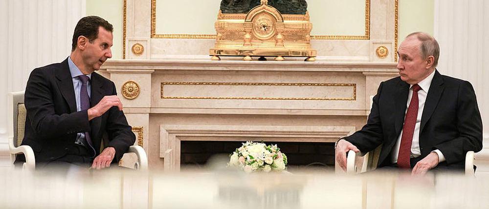 Bis Montagabend gab es keinen gemeinsamen Auftritt des nach Moskau geflüchteten Diktators Assad mit Kremlchef Putin, wie hier im März 2023.