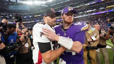 Für Kirk Cousins (l) war die Rückkehr ins Stadion der Vikings ein frustrierendes Erlebnis.