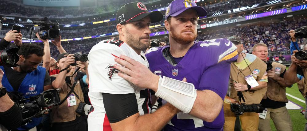 Für Kirk Cousins (l) war die Rückkehr ins Stadion der Vikings ein frustrierendes Erlebnis.