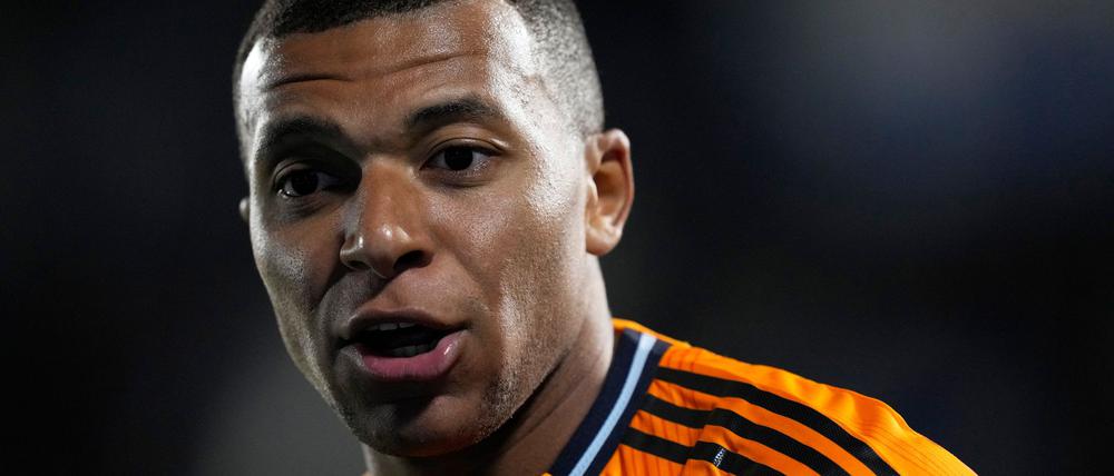 Kylian Mbappé hat sich in einem TV-Interview zu den Vergewaltigungsvorwürfen geäußert.